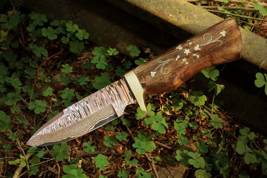 Handmade Copper Damascus Camping Skinner with Ash wood Embroidered Handle. Pro-Tenace1604