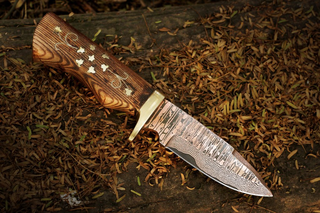 Handmade Copper Damascus Camping Skinner with Ash wood Embroidered Handle. Pro-Tenace1604