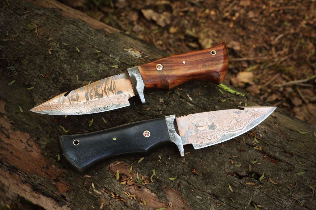 Handmade Copper Damascus Steel Camping Skinner with Gut Hook and Wood Handle. Pro-Tenace1602